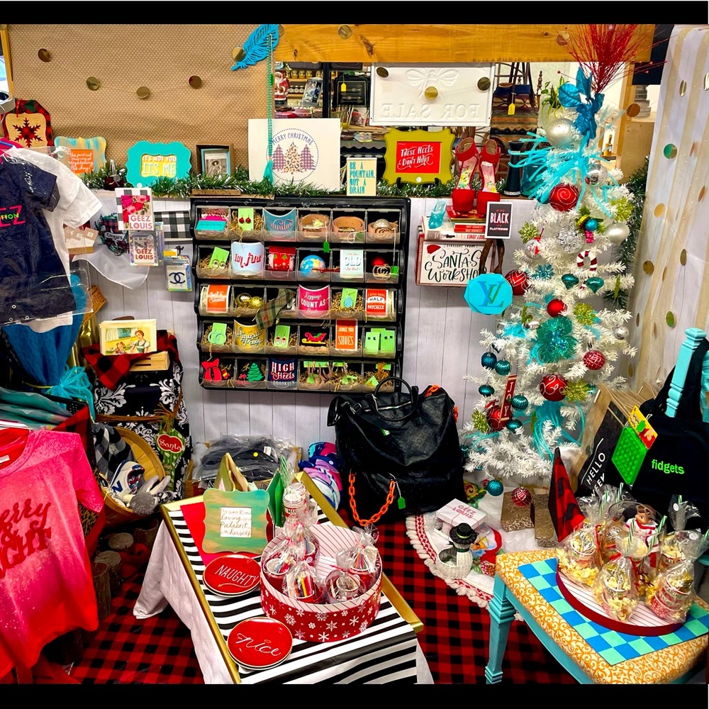 Hey!!! My first booth just opened! Yay!!! Now let’s just hope it stays this fun!